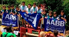 Equipe de natação do Yacht conquista 25 medalhas