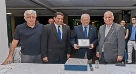 Eduardo Valente é homenageado durante reunião do Conselho