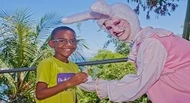 No domingo, a visita do Coelho foi à Vila Brandão