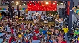 Carlinhos Brown fez a festa com a garotada