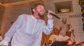 Branco e dourado deram o tom da festa