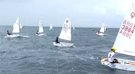 Fortes ventos marcam 2ª etapa da classe Optimist na Taça Comodoro